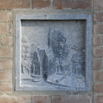 907727 Afbeelding van een natuurstenen reliëf van de voormalige Pellecussenpoort in de gevel van het pand Lauwerecht ...